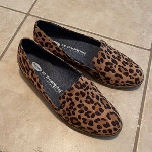 Dr. Scholl’s cheetah print flats size 8